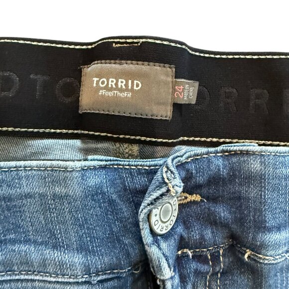 Torrid Womens Distressed Denim Shorts Size 24 Blue Cotton Blend Ripped Hem - Picture 2 of 8